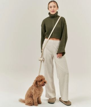 Objav nové elegantné béžové multiposition vodítko z vegánskej kože 🌿 Vyrobené v Európe z kvalitného materiálu Lignify®,...